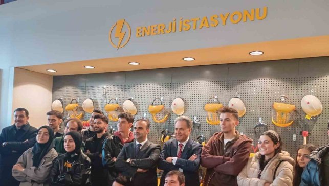 Bakan Kacır, İnönü Üniversitesi'nde Milli Teknoloji Atölyesi'nin açılışını yaptı