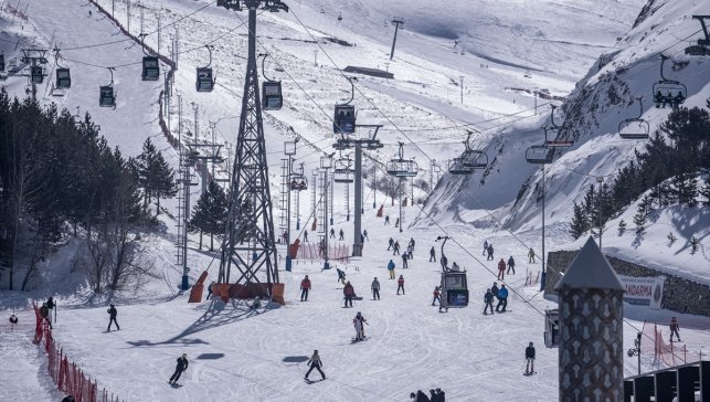 Palandöken'de tatilcilerin ramazanda kayak keyfi 