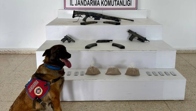 Van’da 3 kilo 100 gram uyuşturucu ve çok sayıda silah ele geçirildi