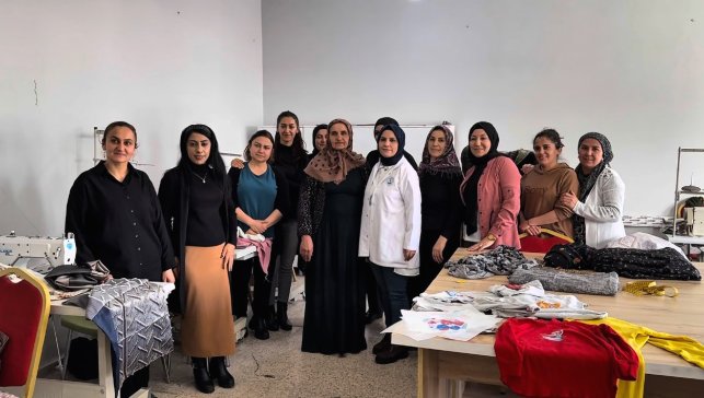 Yüksekova'da kadınlar dikiş-nakış kursuyla hem meslek ediniyor hem sosyalleşiyor
