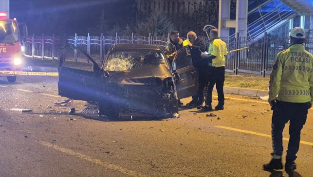 Bingöl'de takla atan otomobildeki 2 kişi yaralandı