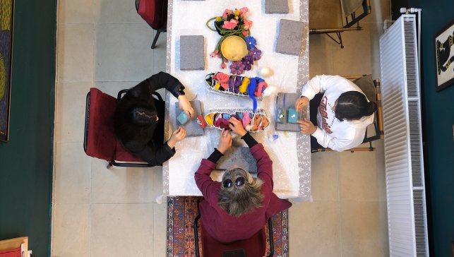 Keçe sanatçısı kadın, sanatını gelecek nesillere aktarmayı hedefliyor