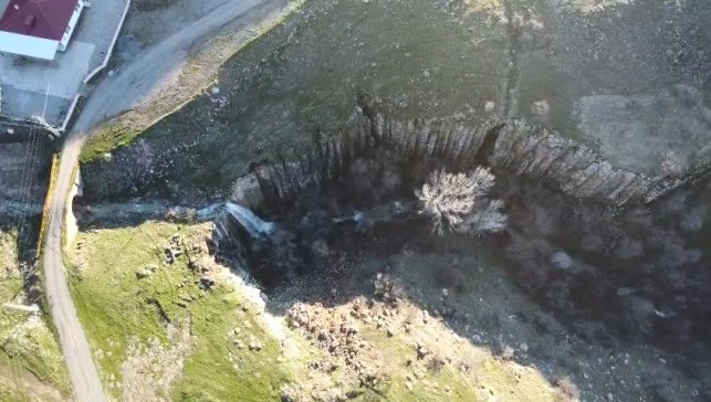 Elazığ'da 40 metre yükseklikten dökülen şelale keşfedilmeyi bekliyor
