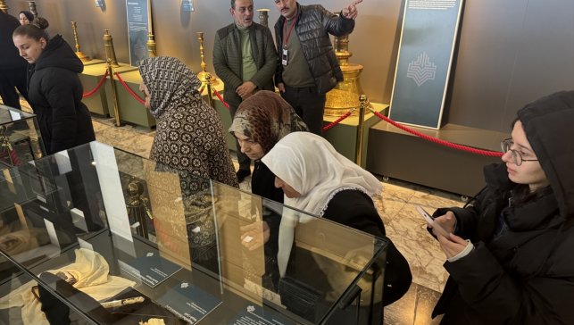 Erzurum'da kutsal emanetler sergisi ziyaretçi akınına uğradı 