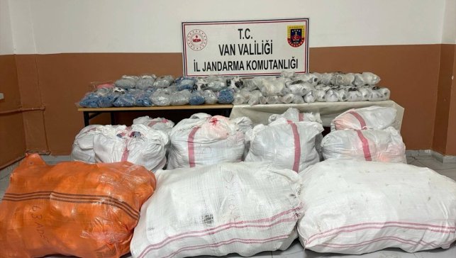 Van'da gümrük kaçağı eşya ele geçirildi