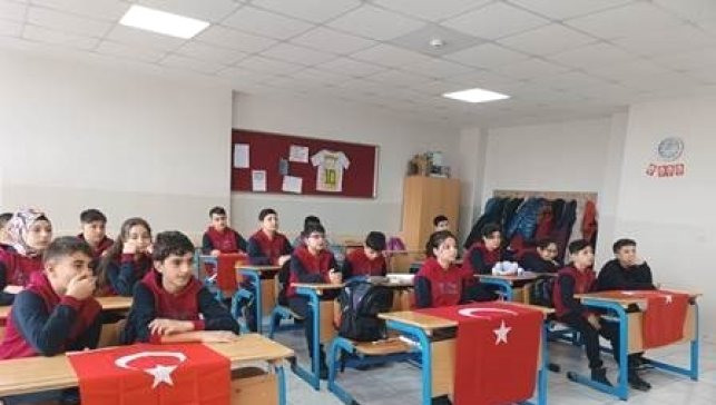 Faik Güngör Ortaokulu'nda değer odaklı eğitim: "10'a ben yeterim" projesi