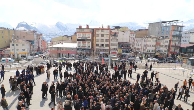 Bakan Yardımcısı Çelik Hakkari'den ayrıldı