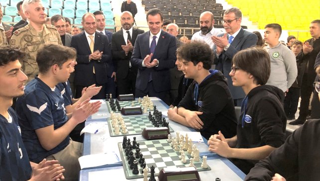 Bitlis'te Okul Sporları Satranç Turnuvası başladı