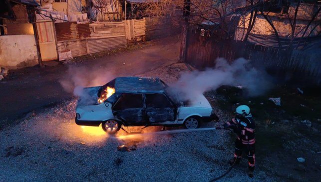 Malatya'da babasının aracını yakan kişi gözaltına alındı