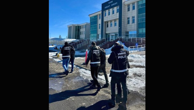 Kars'ta uyuşturucu operasyonu: 3 tutuklama