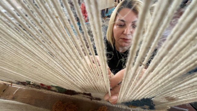 Coğrafi işaretli Kars halısı kadınların ellerinde geleceğe taşınıyor