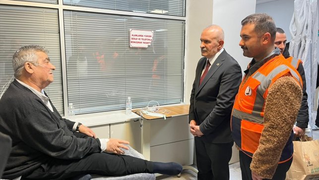 Van'da AK Parti'li gençler, sağlık çalışanları ve hastalara sahurluk ikram etti