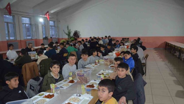Kaymakam Koşansu öğrencilerle iftar sofrasında buluştu
