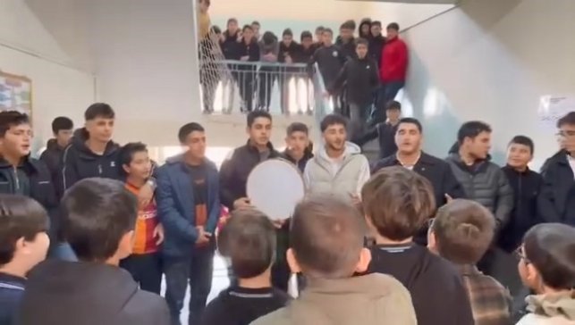 İlahi akımına Elazığ'da katıldı