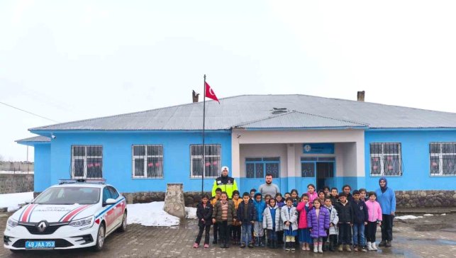 Bulanık'ta öğrencilere trafik güvenliği eğitimi