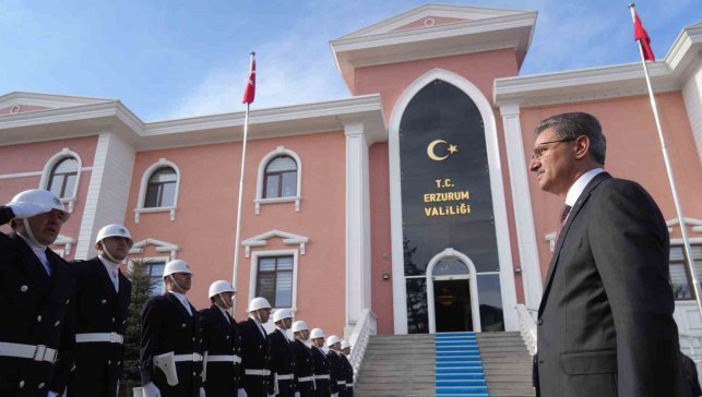 Erzurum Valisi Aydın Baruş göreve başladı
