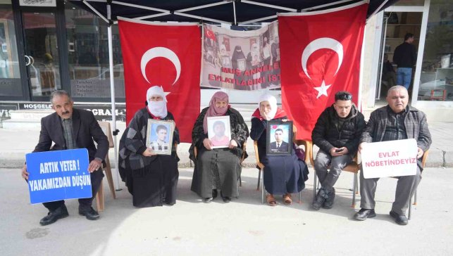 Muş'ta evlat nöbeti devam ediyor