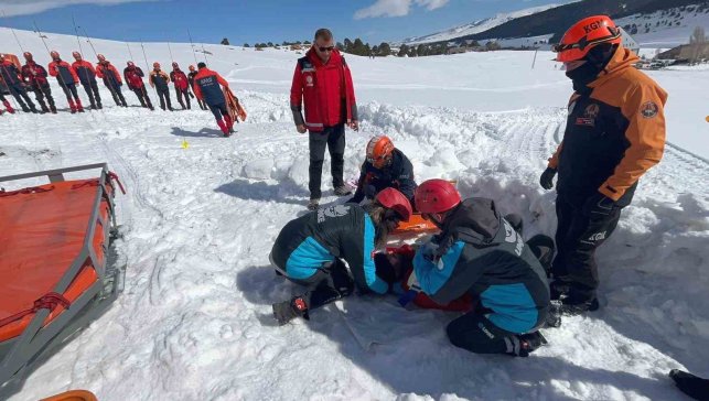 Kars'ta nefes kesen çığ tatbikatı: Ekipler zamanla yarıştı