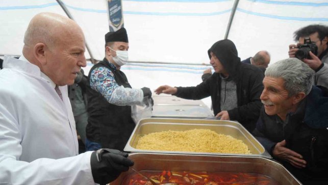 Büyükşehir'den 5 bin aileye Ramazan desteği