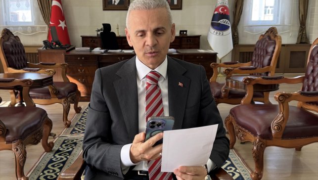 Ardahan Valisi Çiçekli, bebek sahibi aileleri tek tek arayıp tebrik ediyor