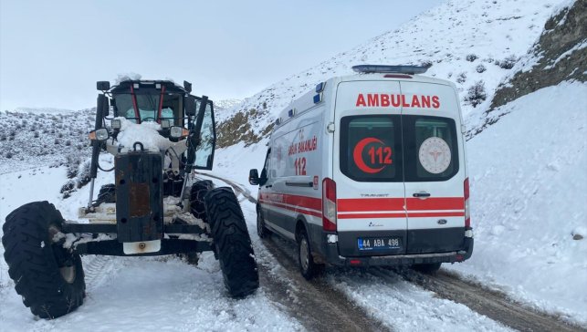 Malatya'da kar yağışı nedeniyle 109 mahalleye ulaşım sağlanamıyor