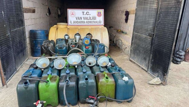 Van'da 2 bin 30 litre kaçak akaryakıt ele geçirildi
