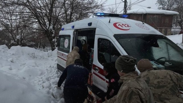 Kemaliye'de toprak kayması: 1 işçi hayatını kaybetti