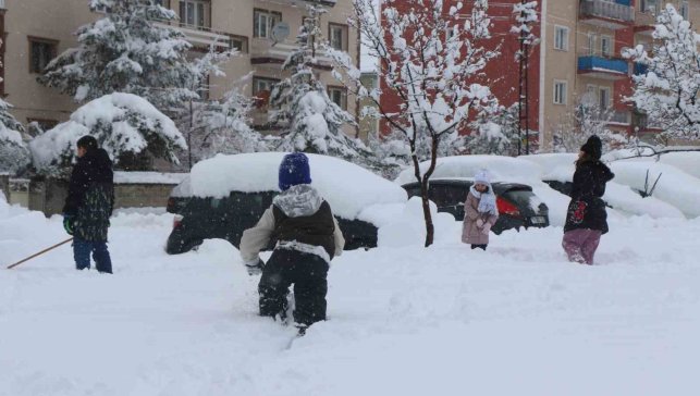 Erzincan'da buzlanma riski nedeniyle eğitime 1 gün ara