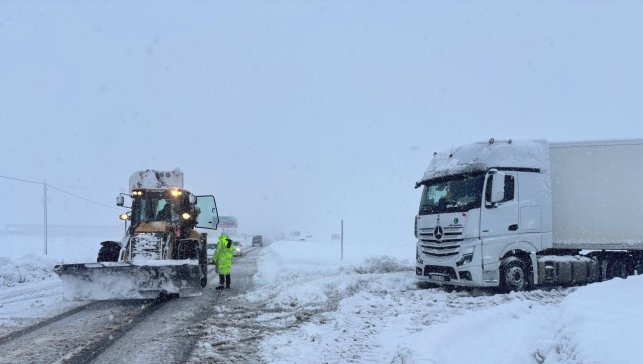 Erzincan-Sivas ve Erzincan-Erzurum yolunda tipi engeli