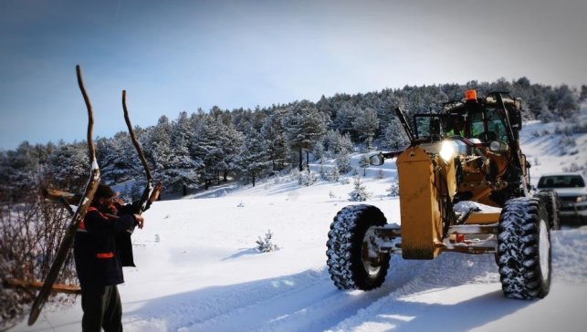 Erzincan'da kar ve tipiden 494 köy yolu ulaşıma kapandı