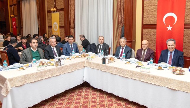 Rektör Akpolat, TÖTM personeliyle iftar yemeğinde bir araya geldi