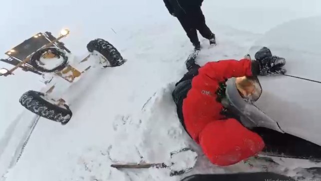 Karda mahsur kalanların imdadına AFAD yetişti