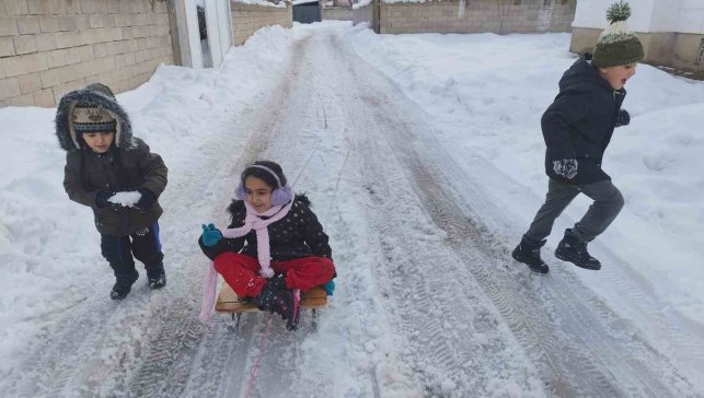 Erciş'te yoğun kar yağışı