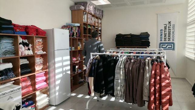 Hınıs Adliyesi'nde sosyal market açıldı