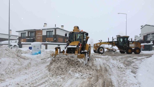 Aziziye'de karla mücadele seferberliği
