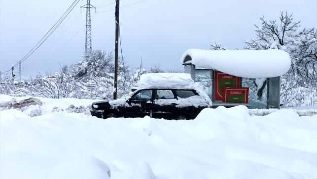 Erzincan'da kar yağışı hayatı olumsuz etkiliyor