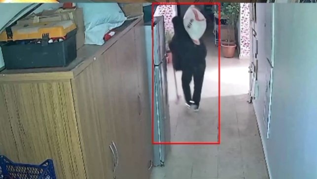 Elazığ'da bir hırsız engelli vatandaşın un çuvalını çaldı