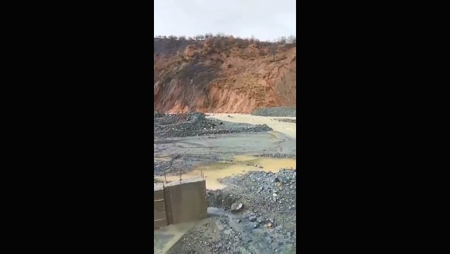 Heyelan nedeniyle açılan alternatif yol sular altında kaldı