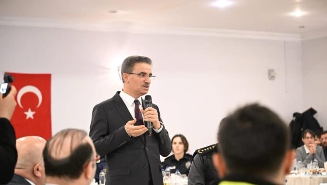 Vali Baruş, polis evinde iftar programında emniyet mensupları ile bir araya geldi