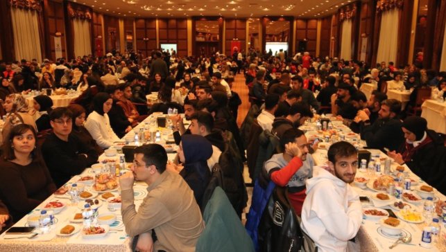 İnönü Üniversitesi öğrencileri kampüs iftarında buluştu