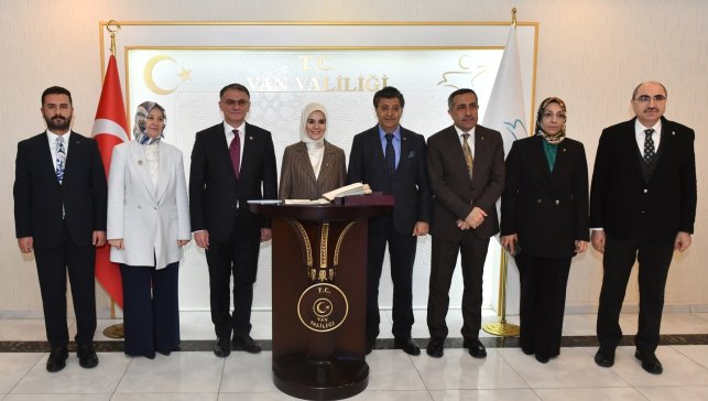 Aile ve Sosyal Hizmetler Bakanı Göktaş Van'da
