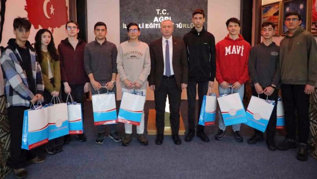 100 Proje Arasından 4 Derece: Ağrı TÜBİTAK’ta Türkiye Finallerine Yükseldi