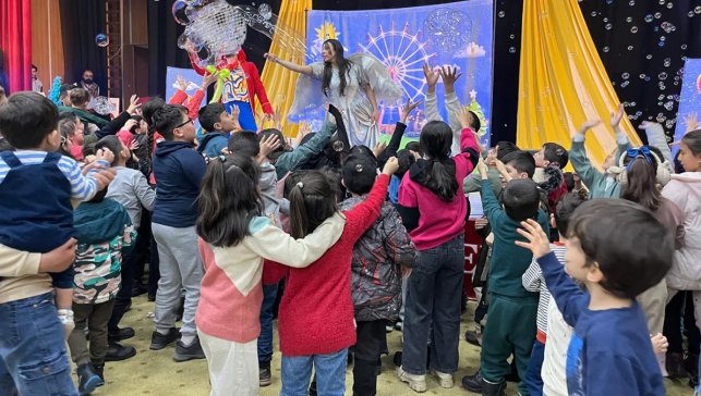 Ağrı’da Ramazan şenliğinde çocuklar tiyatro gösterisiyle buluştu