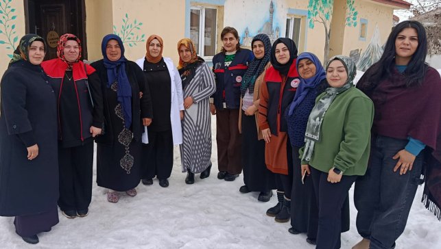 Ağrı’da kadın çiftçilere üretimi güvence altına almanın yolları anlatıldı