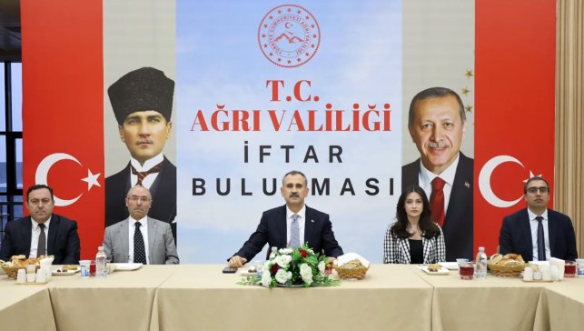 Vali Önder Bozkurt basınla iftarda buluştu, Ağrı’daki projeler masaya yatırıldı