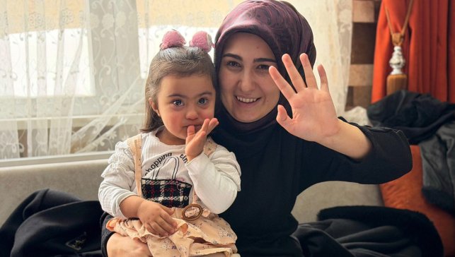 Taşlıçay’da Engelliler Haftası’nda özel öğrencilerin gösterileri izleyenlerden büyük alkış aldı