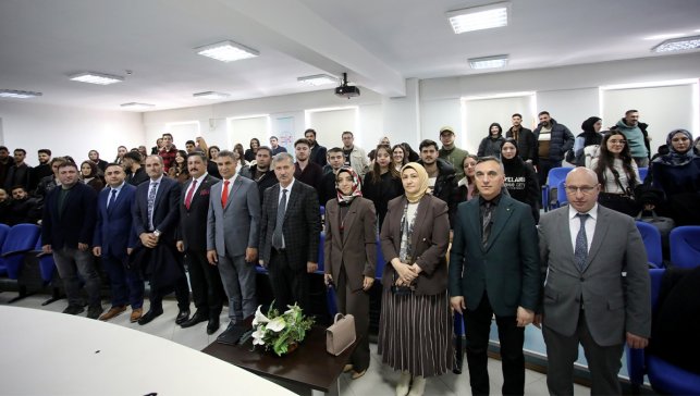 AİÇÜ’de Rektör–Öğrenci buluşmaları devam ediyor