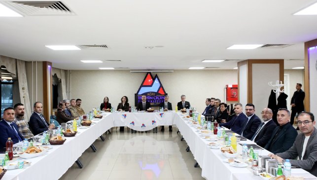 Ağrı’da il protokolü iftar programında buluştu