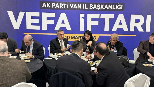 AK Parti Genel Başkan Yardımcısı Tuncer, Van'da iftar programında konuştu: