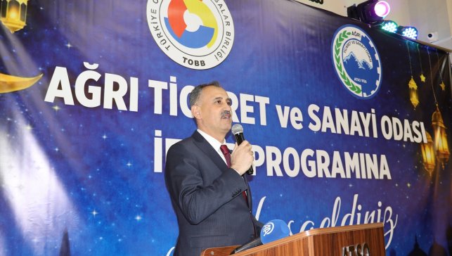 Ağrı Valisi Bozkurt iş insanlarıyla iftarda bir araya geldi